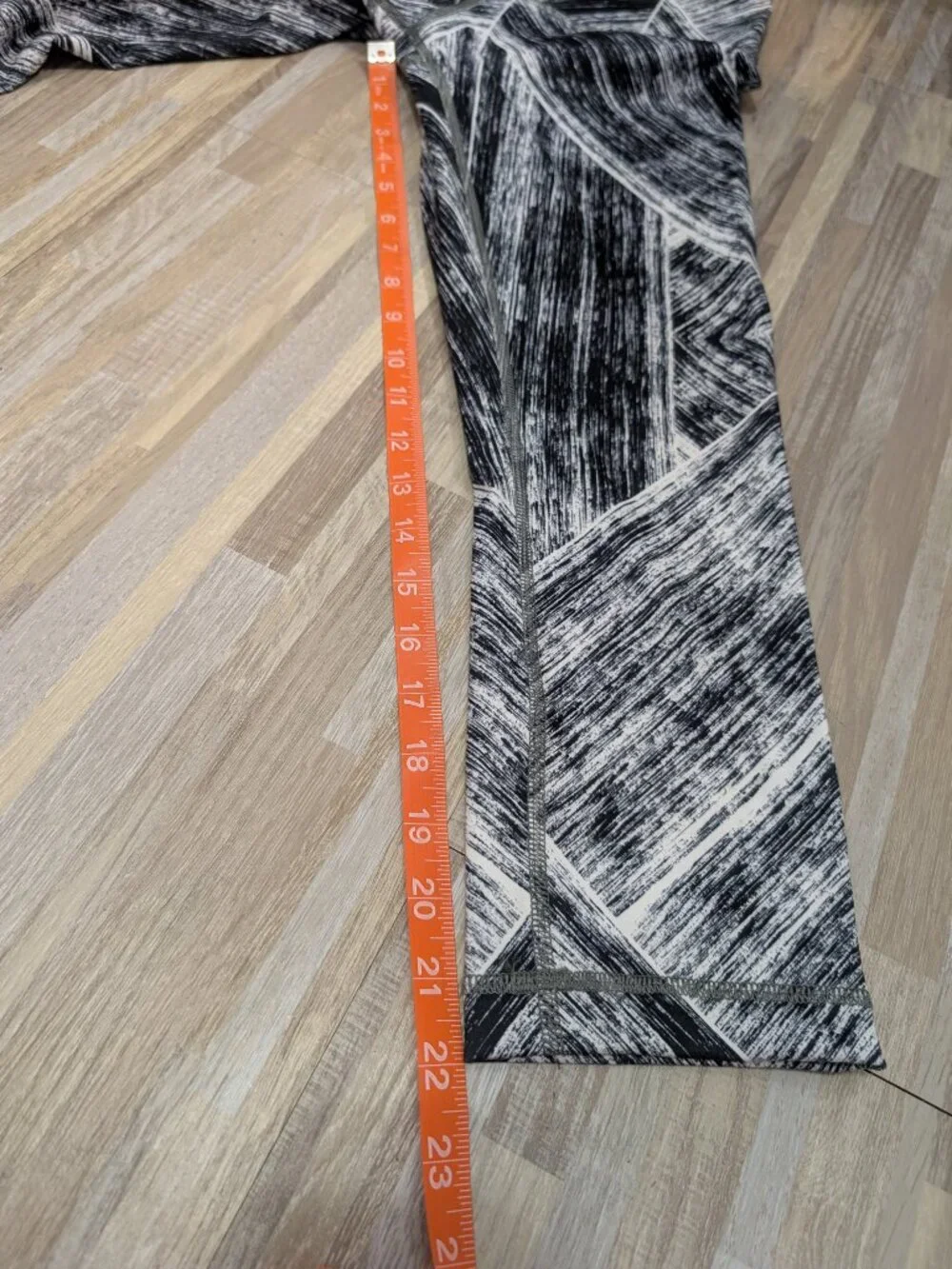Lululemon Women's Wunder Under Crop II Black & White Athletic Leggings Size 6